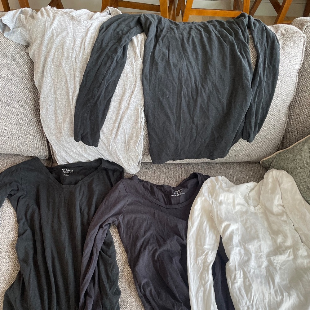 Lot of maternity tee/long sleeve
